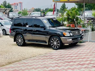 د Khanzada لوګو